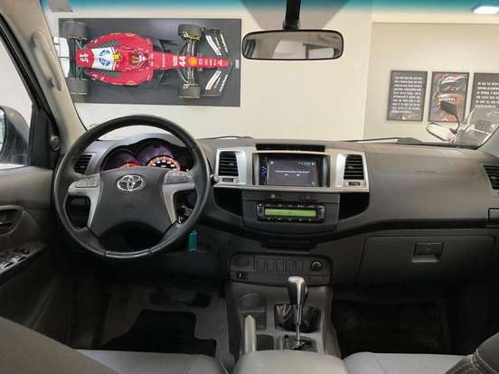 TOYOTA-HILUX-2015