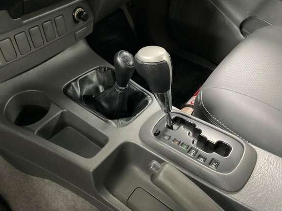 TOYOTA-HILUX-3.0 SRV 4X4 CD 16V TURBO INTERCOOLER DIESEL 4P AUTOMÁTICO TOYOTA-HILUX-2015