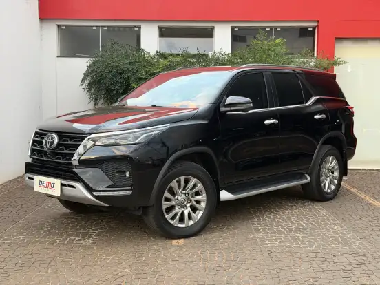 TOYOTA-HILUX SW4-2.8 D-4D TURBO DIESEL SRX 7L 4X4 AUTOMÁTICO TOYOTA-HILUX SW4-2022
