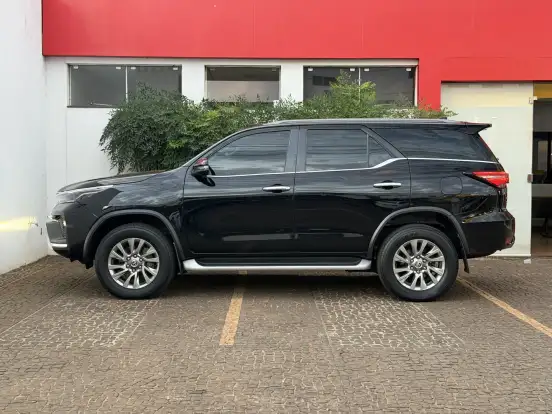 TOYOTA-HILUX SW4-2.8 D-4D TURBO DIESEL SRX 7L 4X4 AUTOMÁTICO TOYOTA-HILUX SW4-2022