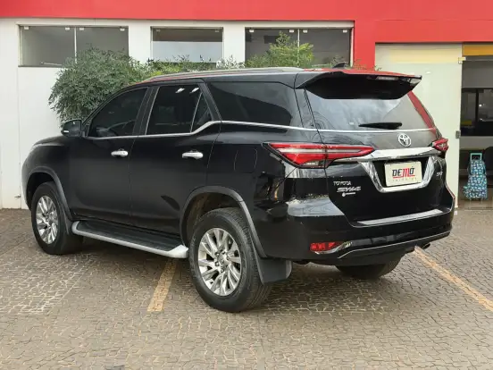 TOYOTA-HILUX SW4-2022