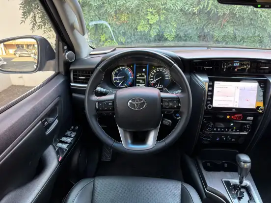 TOYOTA-HILUX SW4-2.8 D-4D TURBO DIESEL SRX 7L 4X4 AUTOMÁTICO TOYOTA-HILUX SW4-2022