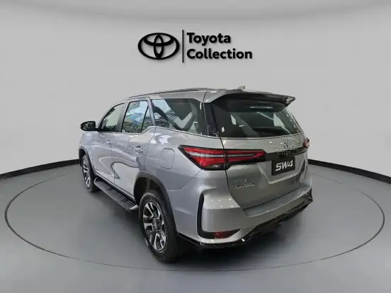 TOYOTA-HILUX SW4-2025