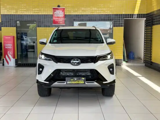 TOYOTA-HILUX SW4-2024