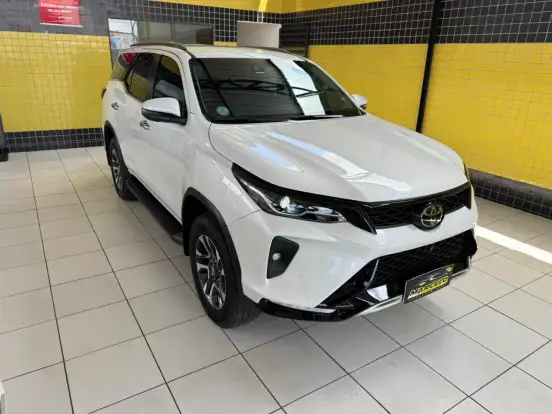 TOYOTA-HILUX SW4-2024