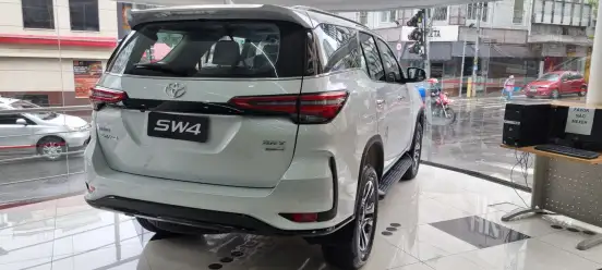 TOYOTA-HILUX SW4-2025