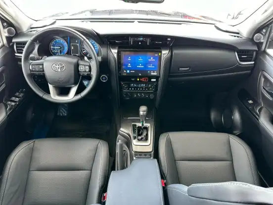 TOYOTA-HILUX SW4-2025