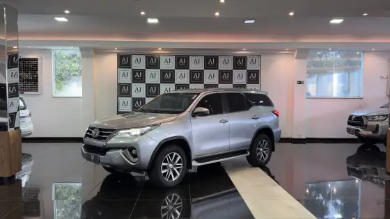 TOYOTA HILUX SW4 2.8 SRX 4X4 7 LUGARES 16V TURBO INTERCOOLER DIESEL 4P AUTOMÁTICO