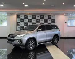 TOYOTA HILUX SW4 2.8 SRX 4X4 7 LUGARES 16V TURBO INTERCOOLER DIESEL 4P AUTOMÁTICO TOYOTA HILUX SW4 2.8 SRX 4X4 7 LUGARES 16V TURBO INTERCOOLER DIESEL 4P AUTOMÁTICO