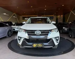 TOYOTA HILUX SW4 2.8 SRX 4X4 7 LUGARES 16V TURBO INTERCOOLER DIESEL 4P AUTOMÁTICO TOYOTA HILUX SW4 2.8 SRX 4X4 7 LUGARES 16V TURBO INTERCOOLER DIESEL 4P AUTOMÁTICO