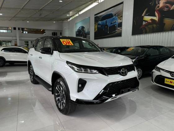 TOYOTA HILUX SW4 2.8 D-4D TURBO DIESEL DIAMOND 7L 4X4 AUTOMÁTICO