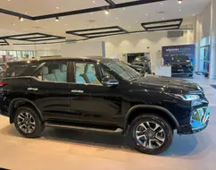 TOYOTA HILUX SW4 2.8 D-4D TURBO DIESEL DIAMOND 7L 4X4 AUTOMÁTICO TOYOTA HILUX SW4 2.8 D-4D TURBO DIESEL DIAMOND 7L 4X4 AUTOMÁTICO