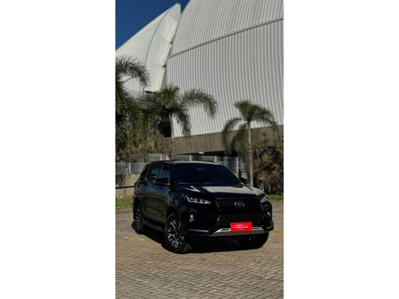 TOYOTA HILUX SW4 2.8 D-4D TURBO DIESEL DIAMOND 7L 4X4 AUTOMÁTICO
