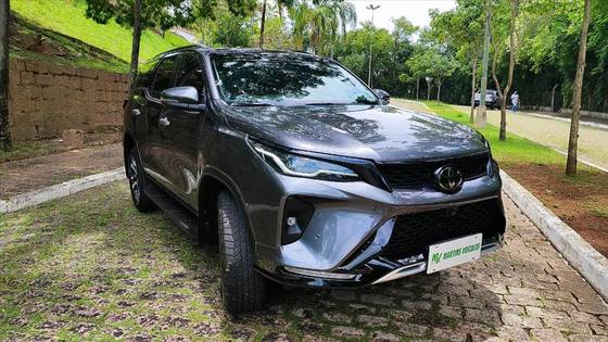 TOYOTA HILUX SW4 2.8 D-4D TURBO DIESEL SRX 4X4 AUTOMÁTICO
