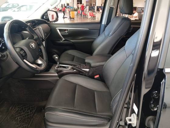 TOYOTA HILUX SW4 2.8 D-4D TURBO DIESEL SRX 4X4 AUTOMÁTICO