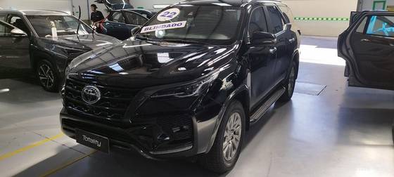TOYOTA HILUX SW4 2.8 D-4D TURBO DIESEL SRX 7L 4X4 AUTOMÁTICO