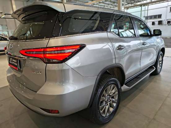 TOYOTA-HILUX SW4-2023