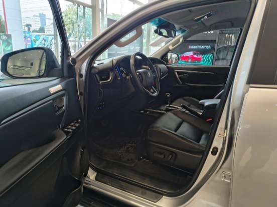 TOYOTA-HILUX SW4-2.8 D-4D TURBO DIESEL SRX 7L 4X4 AUTOMÁTICO TOYOTA-HILUX SW4-2023