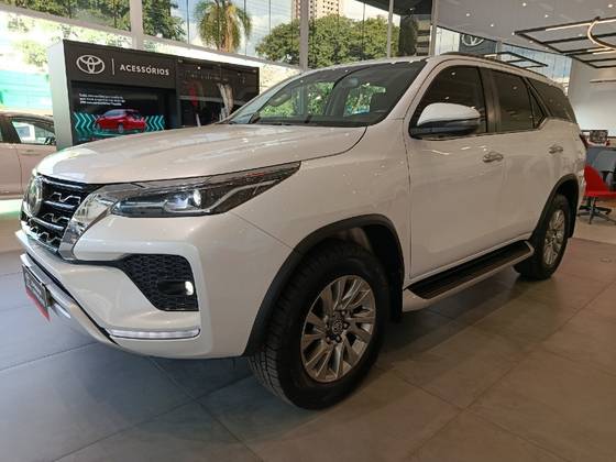 TOYOTA HILUX SW4 2.8 D-4D TURBO DIESEL SRX 7L 4X4 AUTOMÁTICO