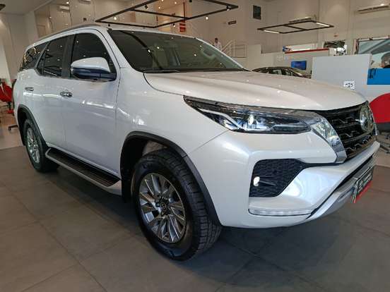 TOYOTA-HILUX SW4-2.8 D-4D TURBO DIESEL SRX 7L 4X4 AUTOMÁTICO TOYOTA-HILUX SW4-2023
