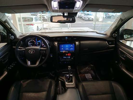 TOYOTA-HILUX SW4-2023