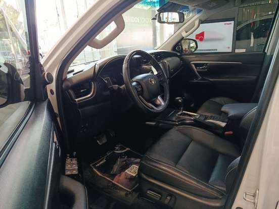 TOYOTA-HILUX SW4-2.8 D-4D TURBO DIESEL SRX 7L 4X4 AUTOMÁTICO TOYOTA-HILUX SW4-2023