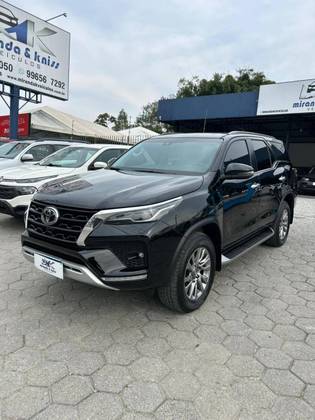 TOYOTA HILUX SW4 2.8 D-4D TURBO DIESEL SRX 7L 4X4 AUTOMÁTICO