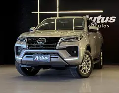TOYOTA HILUX SW4 2.8 D-4D TURBO DIESEL SRX 7L 4X4 AUTOMÁTICO TOYOTA HILUX SW4 2.8 D-4D TURBO DIESEL SRX 7L 4X4 AUTOMÁTICO