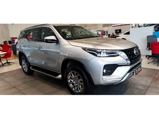 TOYOTA-HILUX SW4-2.8 D-4D TURBO DIESEL SRX 7L 4X4 AUTOMÁTICO TOYOTA-HILUX SW4-2021