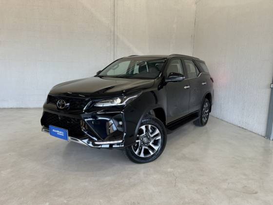TOYOTA HILUX SW4 2.8 D-4D TURBO DIESEL SRX PLATINUM 4X4 AUTOMÁTICO
