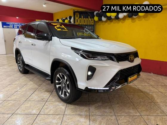 TOYOTA HILUX SW4 2.8 D-4D TURBO DIESEL SRX PLATINUM 7L 4X4 AUTOMÁTICO
