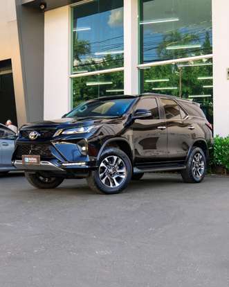 TOYOTA-HILUX SW4-2025