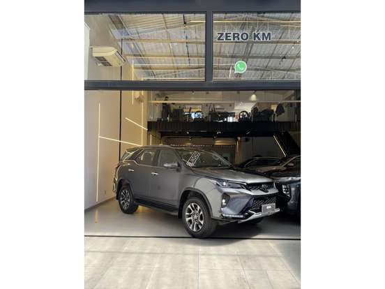 TOYOTA-HILUX SW4-2025