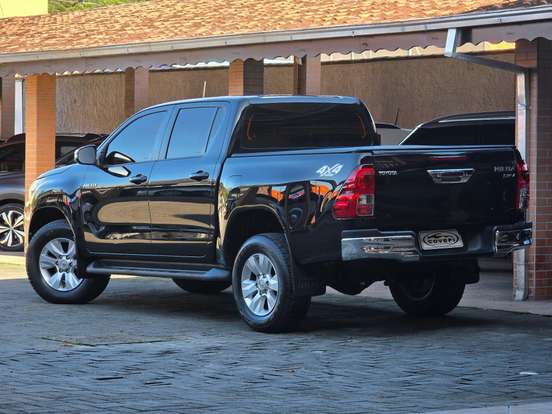 TOYOTA-HILUX SW4-2015