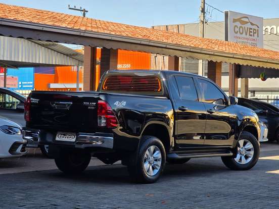 TOYOTA-HILUX SW4-2015