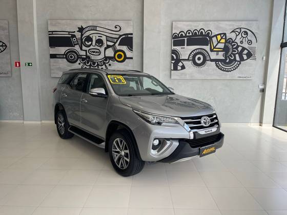 TOYOTA HILUX SW4 2.8 SRX 4X4 16V TURBO INTERCOOLER DIESEL 4P AUTOMÁTICO