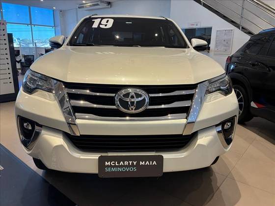 TOYOTA HILUX SW4 2.8 SRX 4X4 7 LUGARES 16V TURBO INTERCOOLER DIESEL 4P AUTOMÁTICO