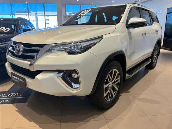 TOYOTA-HILUX SW4-2.8 SRX 4X4 7 LUGARES 16V TURBO INTERCOOLER DIESEL 4P AUTOMÁTICO TOYOTA-HILUX SW4-2019