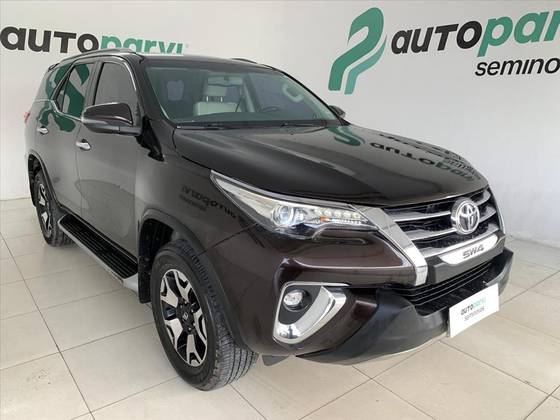 TOYOTA HILUX SW4 2.8 SRX DIAMOND 4X4 7 LUGARES 16V TURBO INTERCOOLER DIESEL 4P AUTOMÁTICO