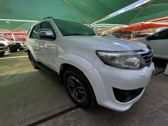 TOYOTA-HILUX SW4-3.0 SRV 4X4 16V TURBO INTERCOOLER DIESEL 4P AUTOMÁTICO TOYOTA-HILUX SW4-2013