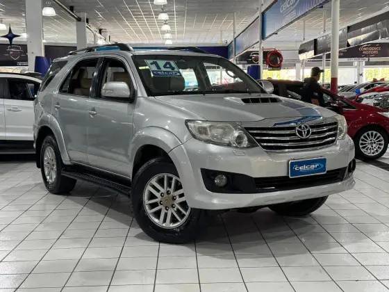 TOYOTA HILUX SW4 3.0 SRV 4X4 7 LUGARES 16V TURBO INTERCOOLER DIESEL 4P AUTOMÁTICO