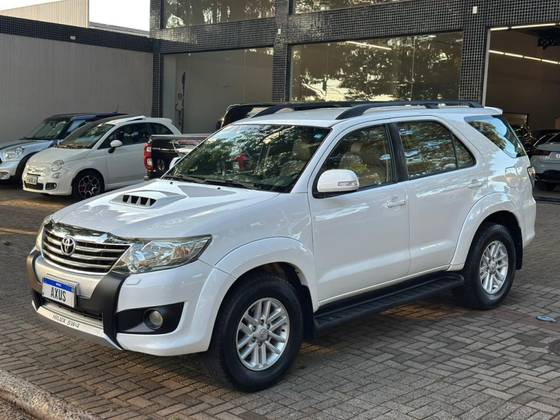 TOYOTA HILUX SW4 3.0 SRV 4X4 7 LUGARES 16V TURBO INTERCOOLER DIESEL 4P AUTOMÁTICO
