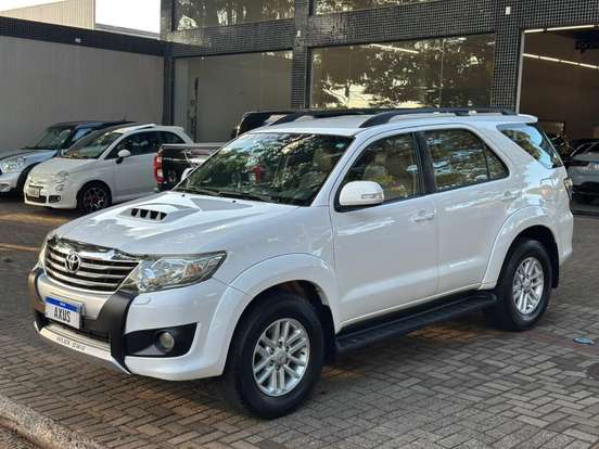 TOYOTA-HILUX SW4-2013