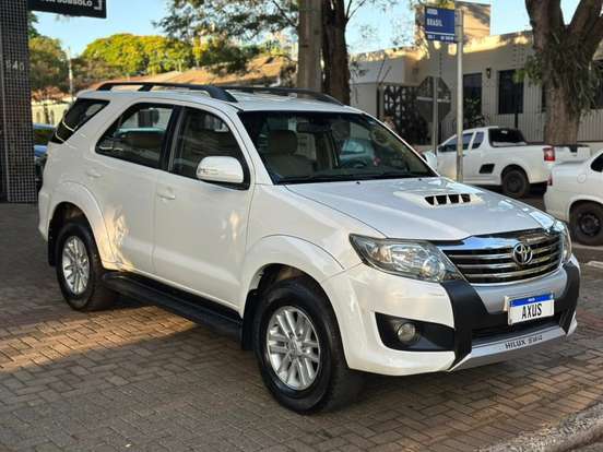 TOYOTA-HILUX SW4-3.0 SRV 4X4 7 LUGARES 16V TURBO INTERCOOLER DIESEL 4P AUTOMÁTICO TOYOTA-HILUX SW4-2013