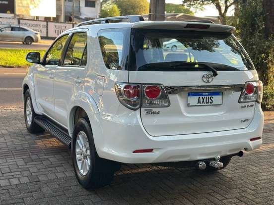 TOYOTA-HILUX SW4-3.0 SRV 4X4 7 LUGARES 16V TURBO INTERCOOLER DIESEL 4P AUTOMÁTICO TOYOTA-HILUX SW4-2013