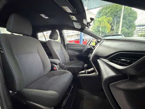 TOYOTA-YARIS-2019