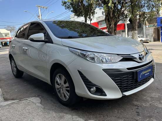 TOYOTA-YARIS-2019