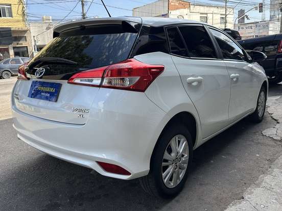 TOYOTA-YARIS-2019
