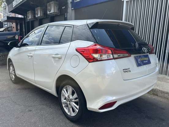 TOYOTA-YARIS-2019