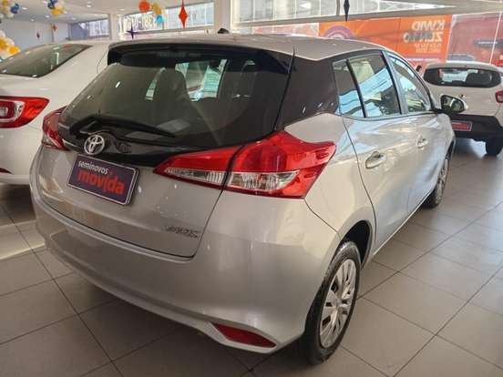 TOYOTA-YARIS-2024